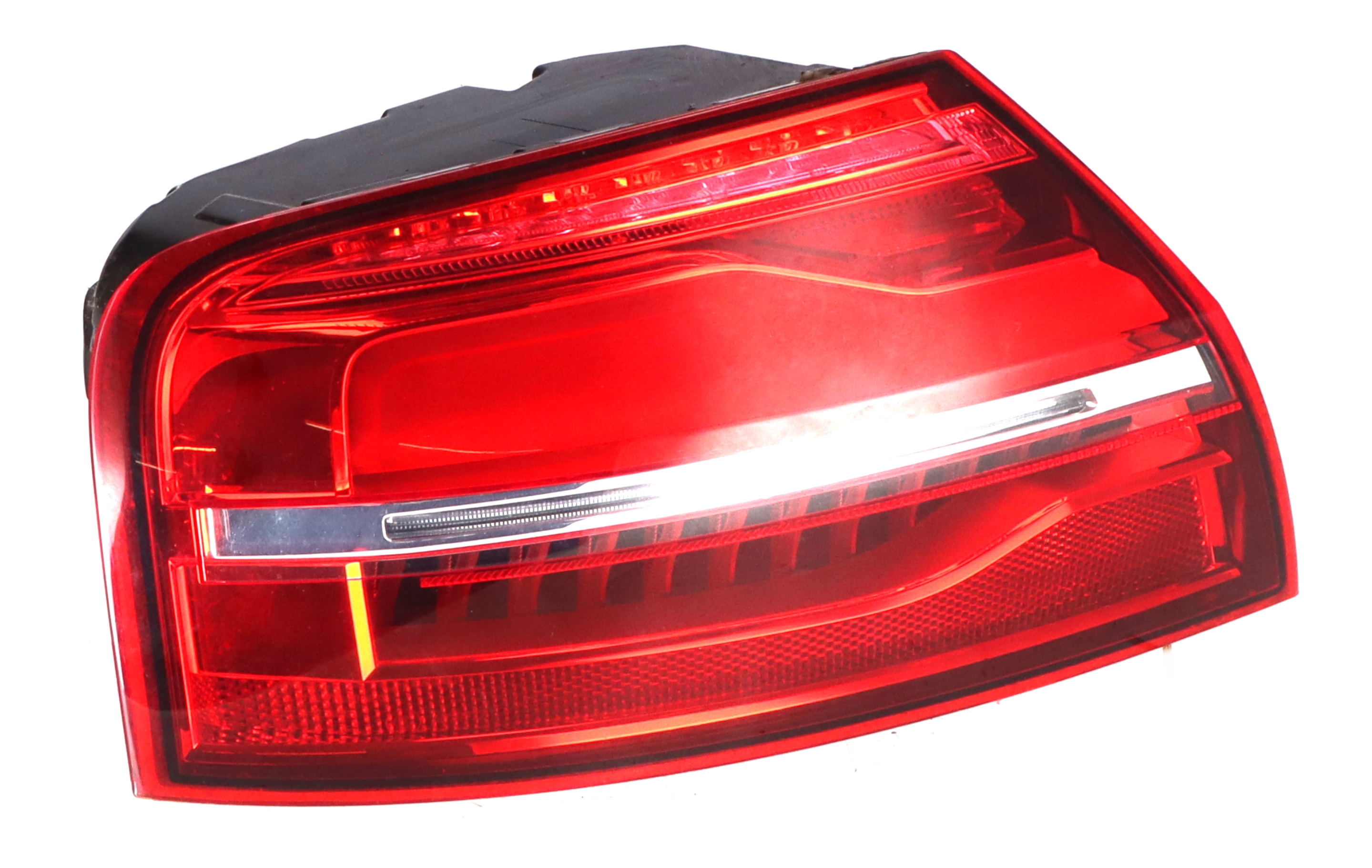 Tail-lamp left outside AUDI A8 (4H) 4.0 TFSI quattro  320 kW  435 PS (10.2013-12.2015)