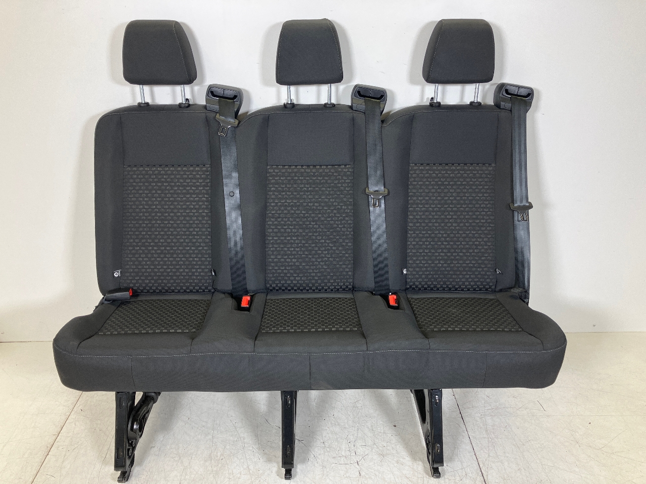 Seat second row FORD Transit V363 Bus (FAD, FBD) 2.0 TDCi  125 kW  170 PS (03.2016-> ) Seat second row FORD Transit V363 Bus (FAD, FBD) 2.0 TDCi  125 kW  170 PS (03.2016-> )