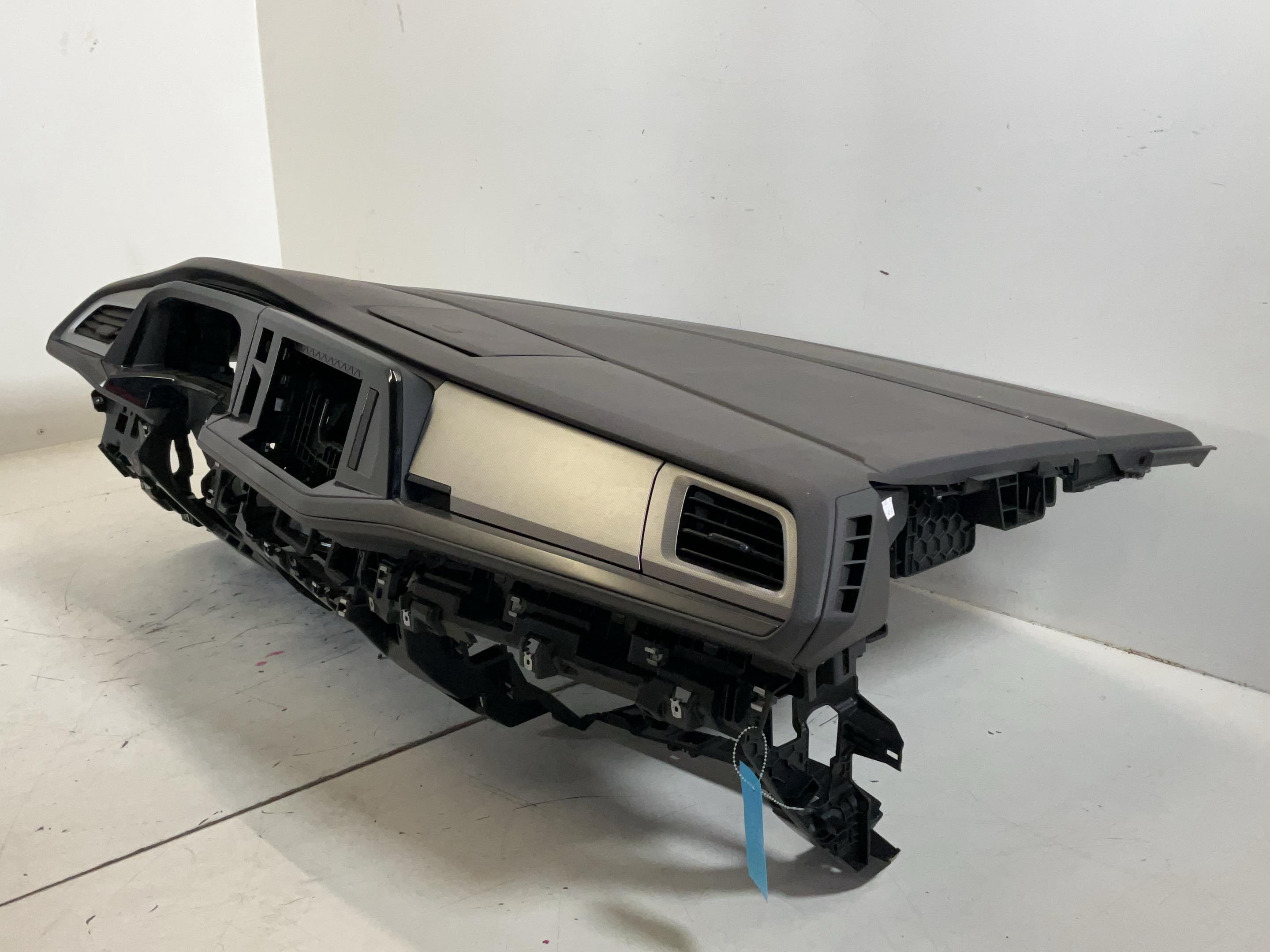 Dashboard VW Transporter T7 Multivan 1.5 TSI  100 kW  136 PS (10.2021-> )
