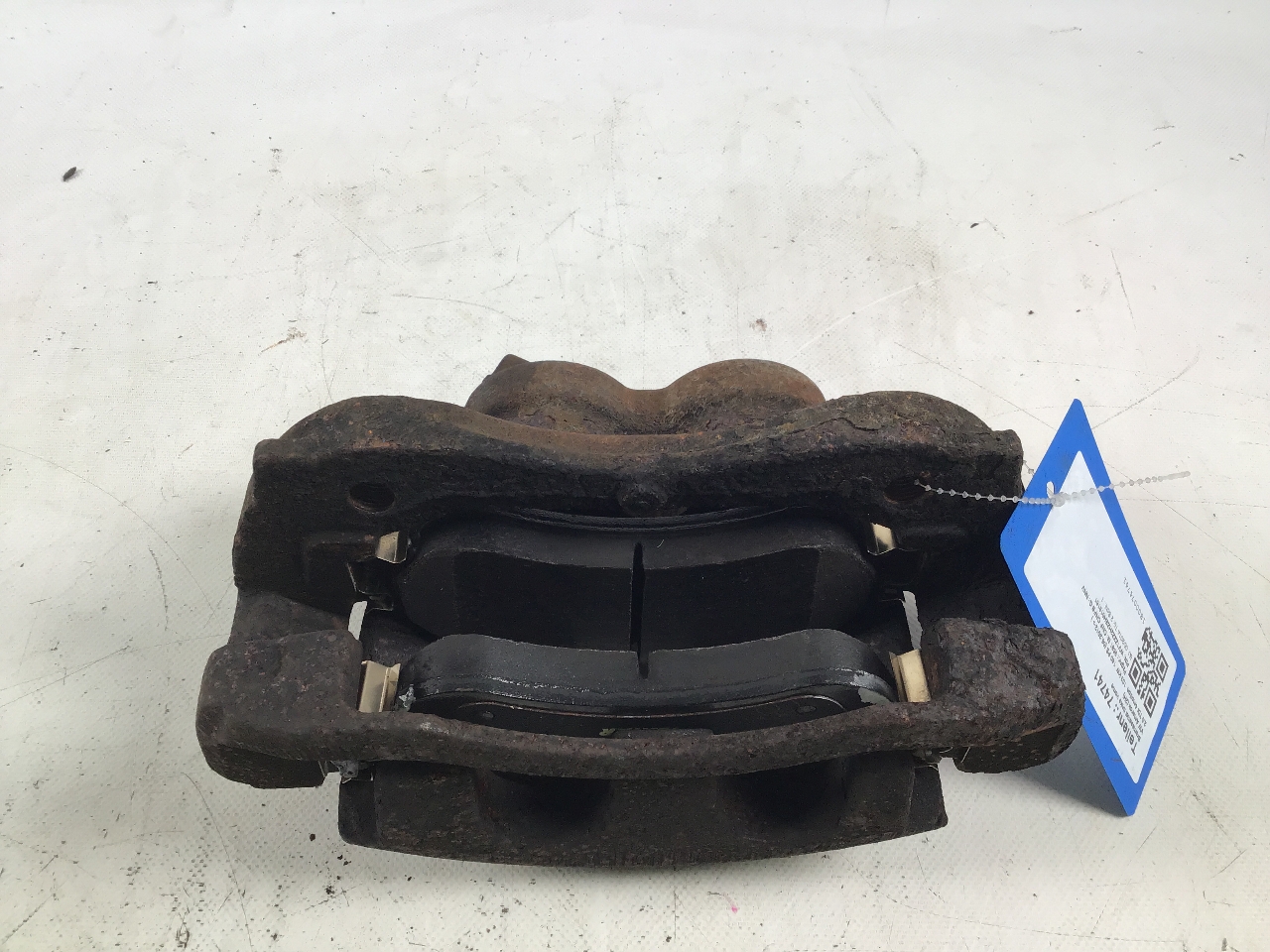 Brake caliper left front VW Amarok (2H) 2.0 TDI 4motion  103 kW  140 PS (06.2012-> ) Brake caliper left front VW Amarok (2H) 2.0 TDI 4motion  103 kW  140 PS (06.2012-> )