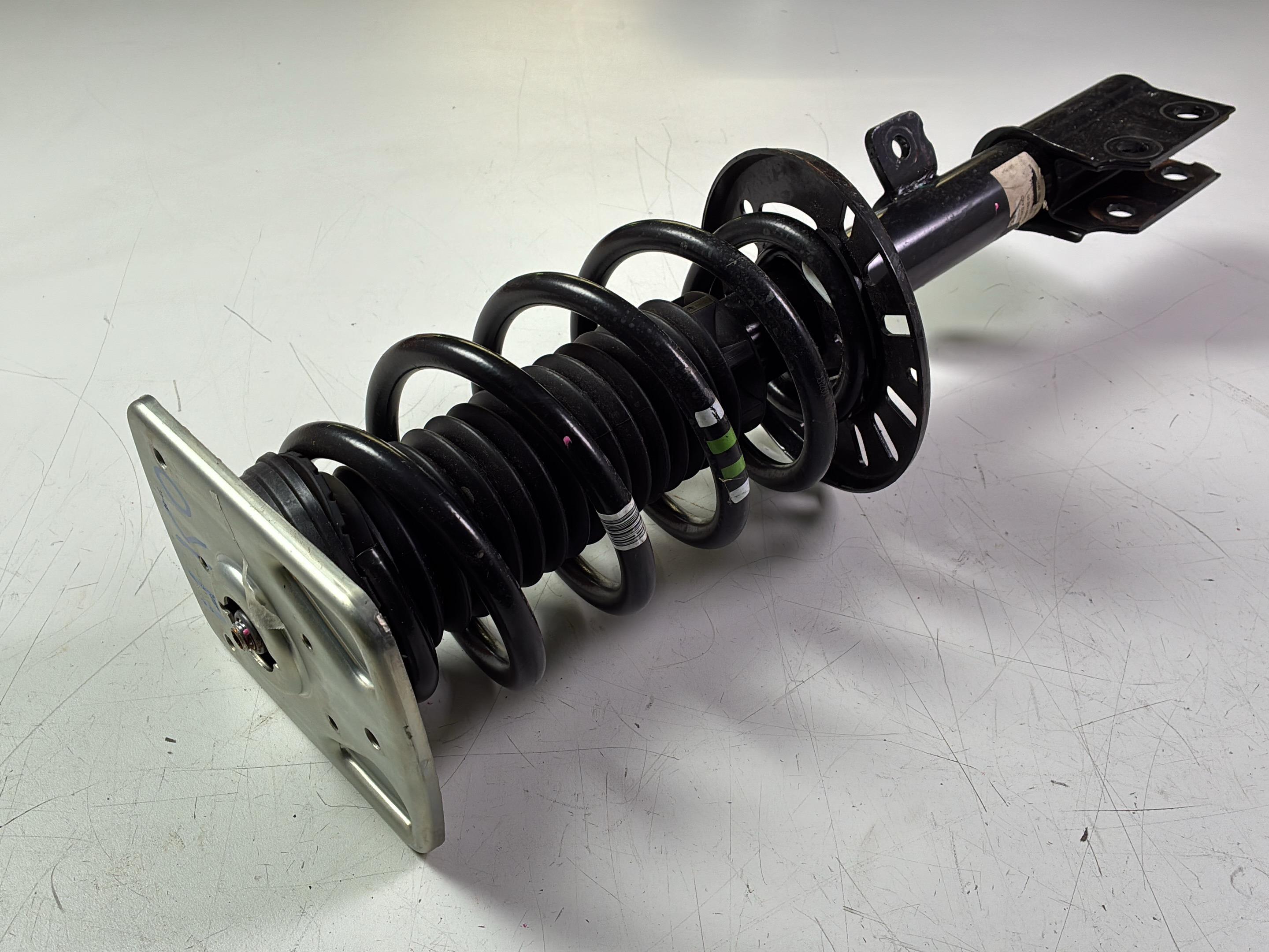 Suspension strut left front PEUGEOT Expert III Kasten (V) E-Expert Hydrogen  100 kW  136 PS (10.2024-> )