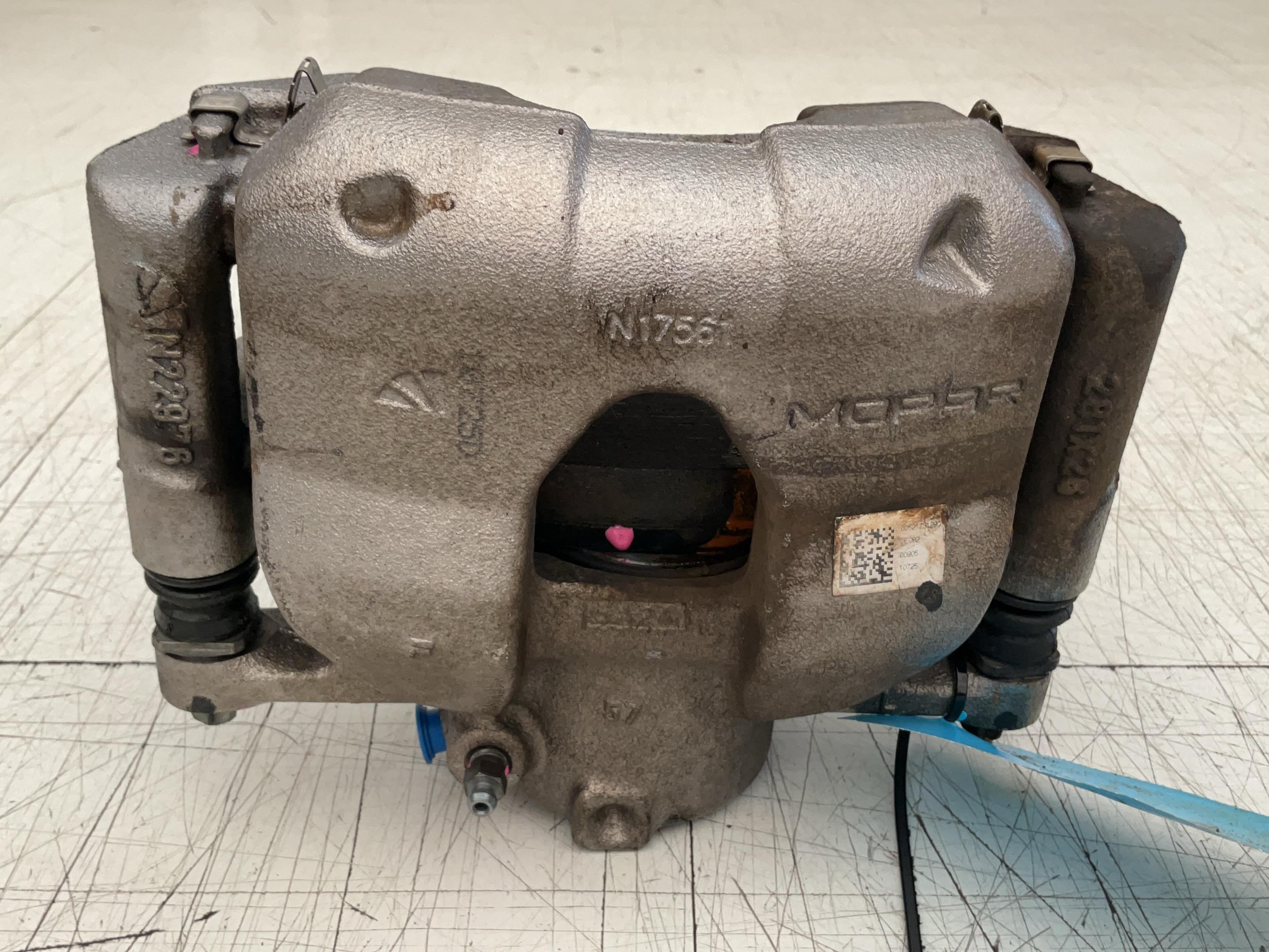Brake caliper left front FIAT 500e Cabriolet (332) Elektro  87 kW  118 PS (10.2020-> )