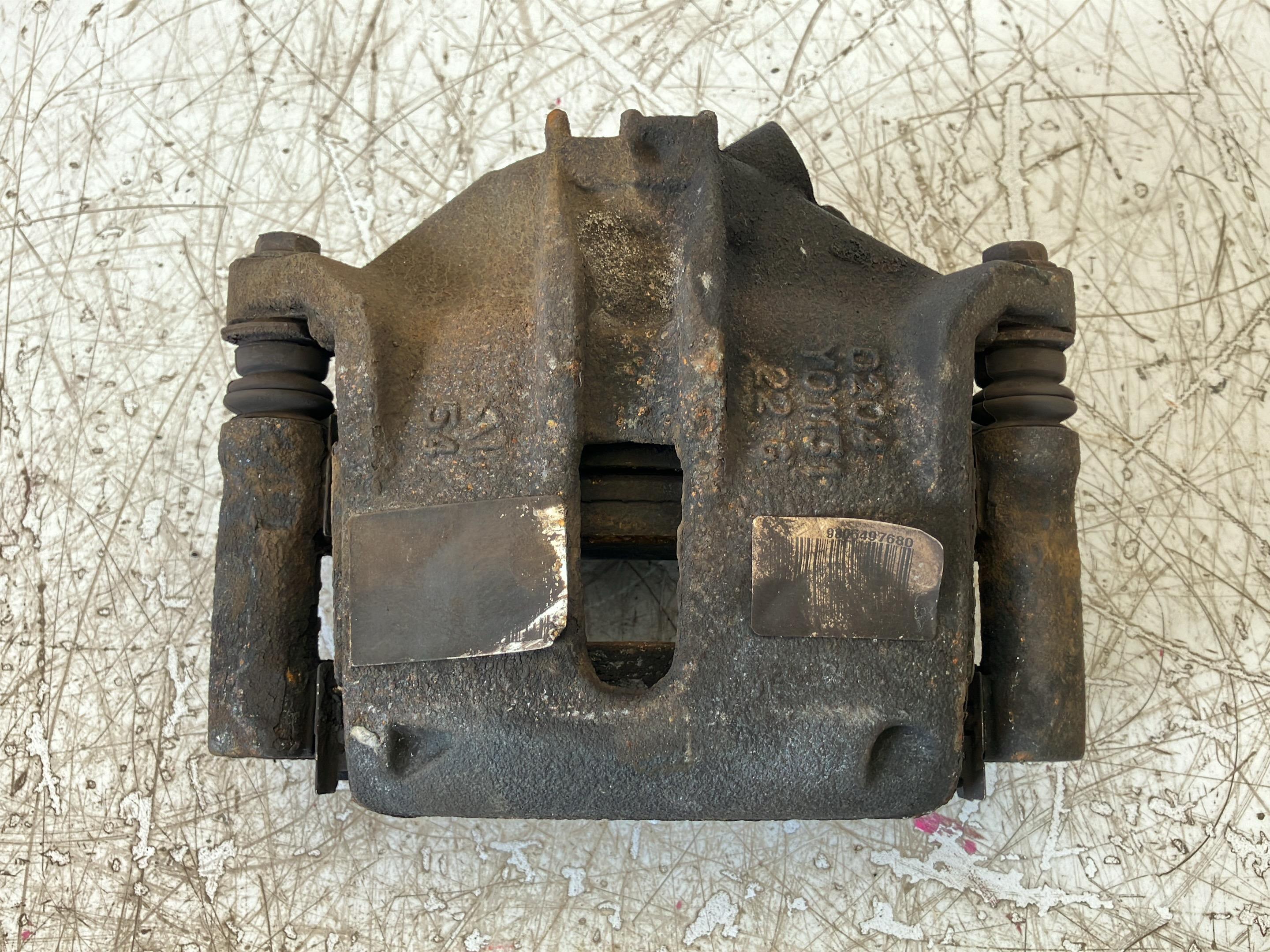 Bremssattel links vorne PEUGEOT 2008 I 1.2 VTi  60 kW  82 PS (03.2013-> )