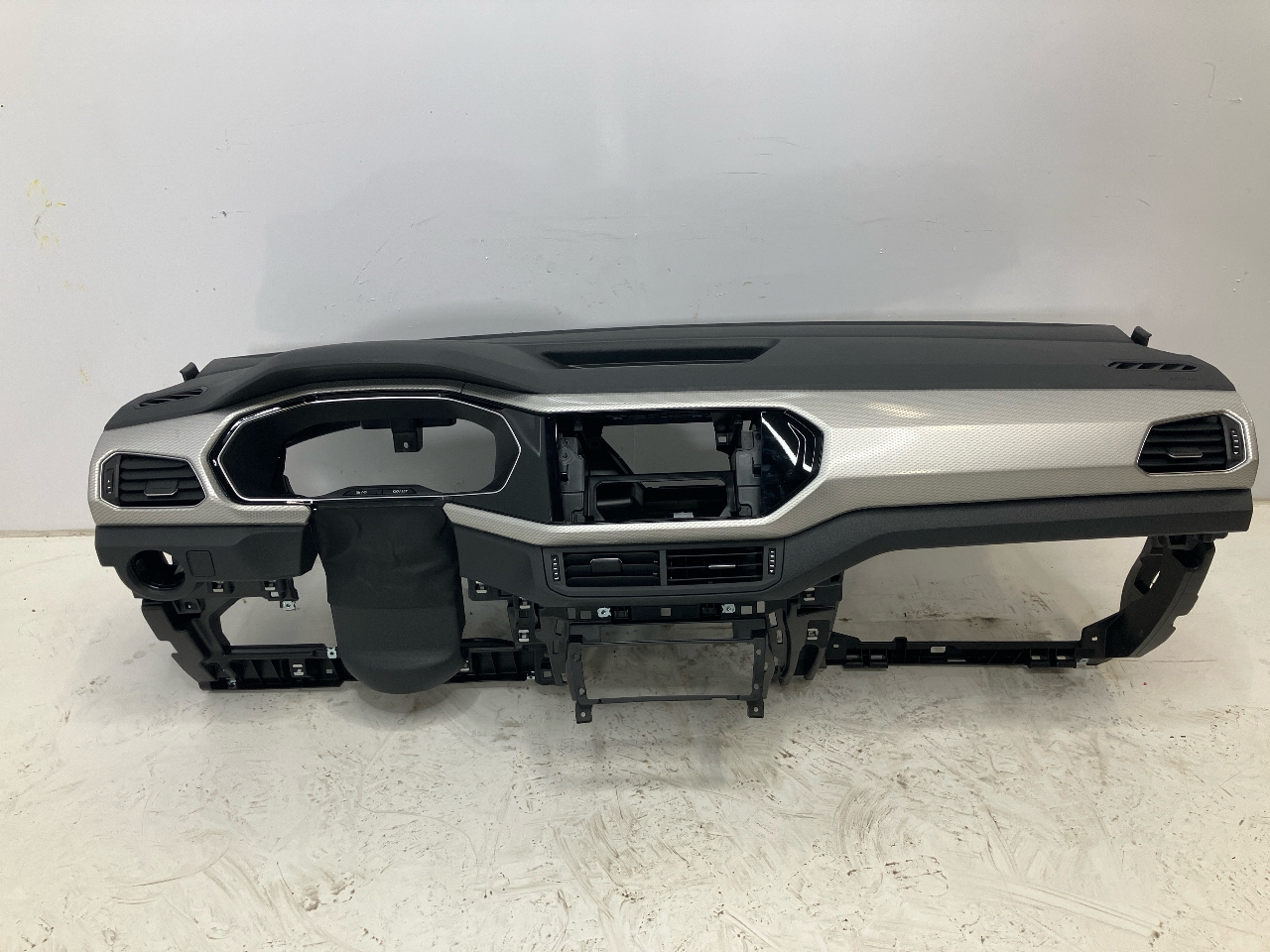 Deska rozdzielcza VW T-Cross (C11) 1.0 TSI  81 kW  110 PS (06.2020-> )