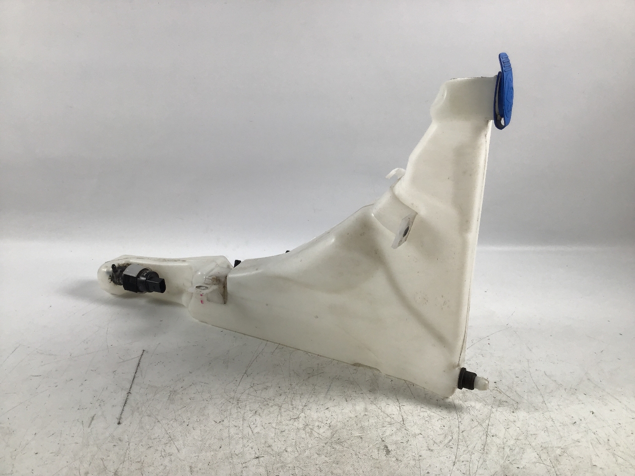 Behälter Scheibenwaschanlage AUDI A8 (4H) 3.0 TDI quattro  190 kW  258 PS (10.2013-01.2018) Behälter Scheibenwaschanlage AUDI A8 (4H) 3.0 TDI quattro  190 kW  258 PS (10.2013-01.2018)