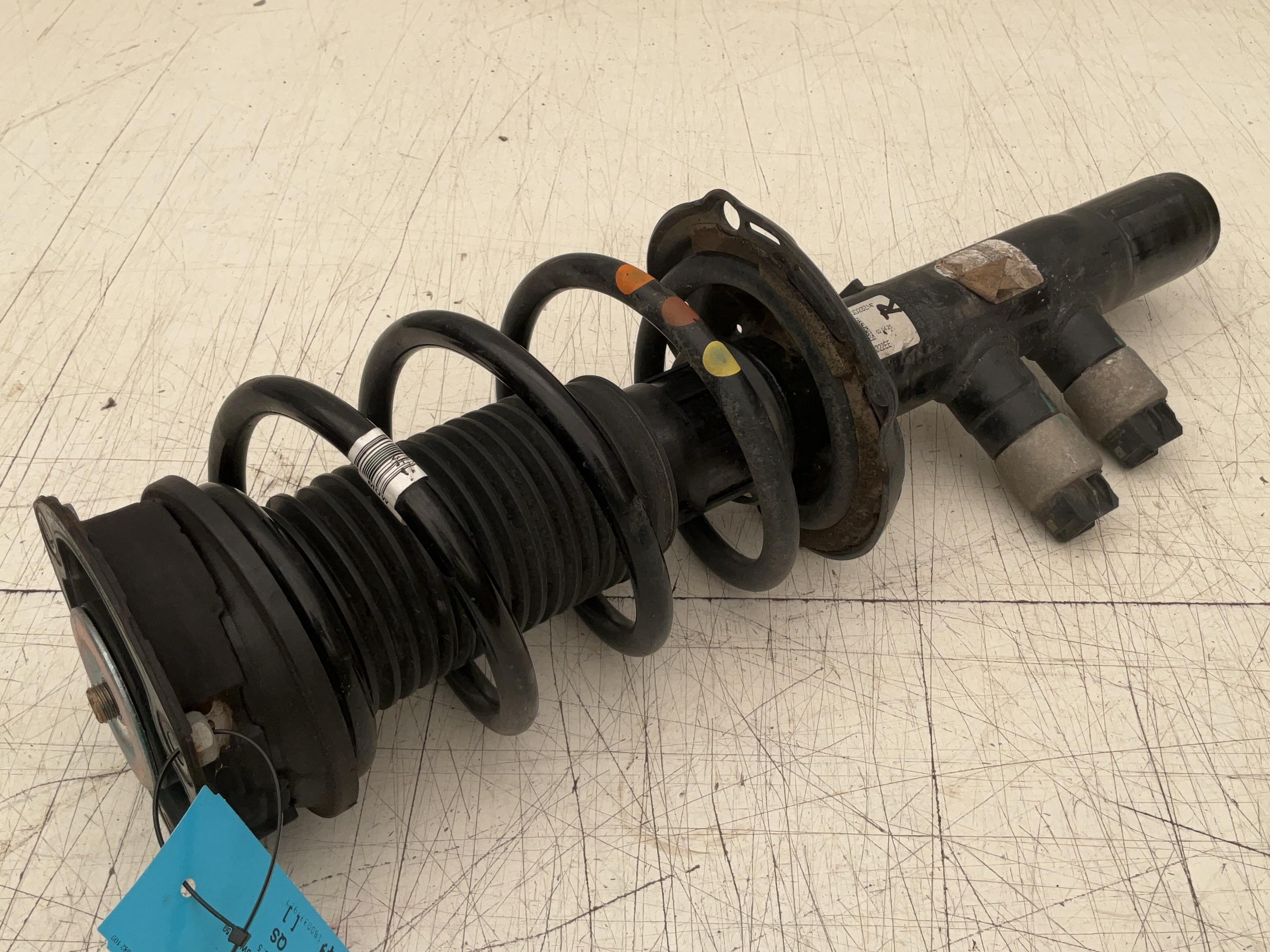 Jambe de suspension avant droit VW Tiguan III (CT1) 1.5 eTSI  110 kW  150 PS (09.2023-> )