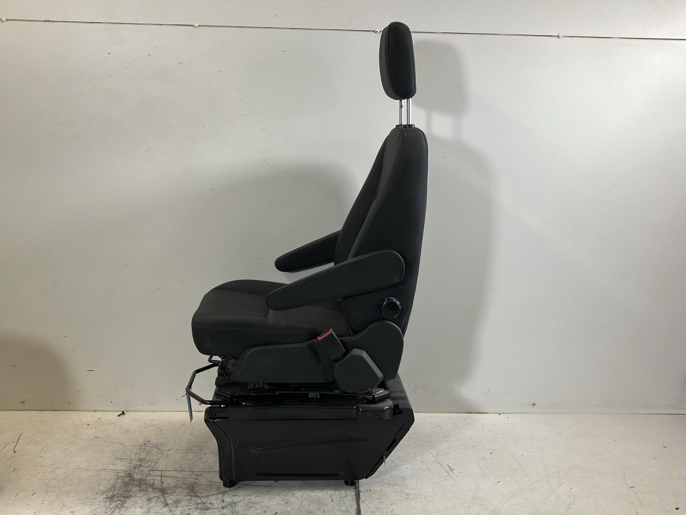 Seat right front FORD Transit V363 Pritsche/Fahrgestell (FED, FFD) 2.0 EcoBlue  121 kW  165 PS (07.2023-> )