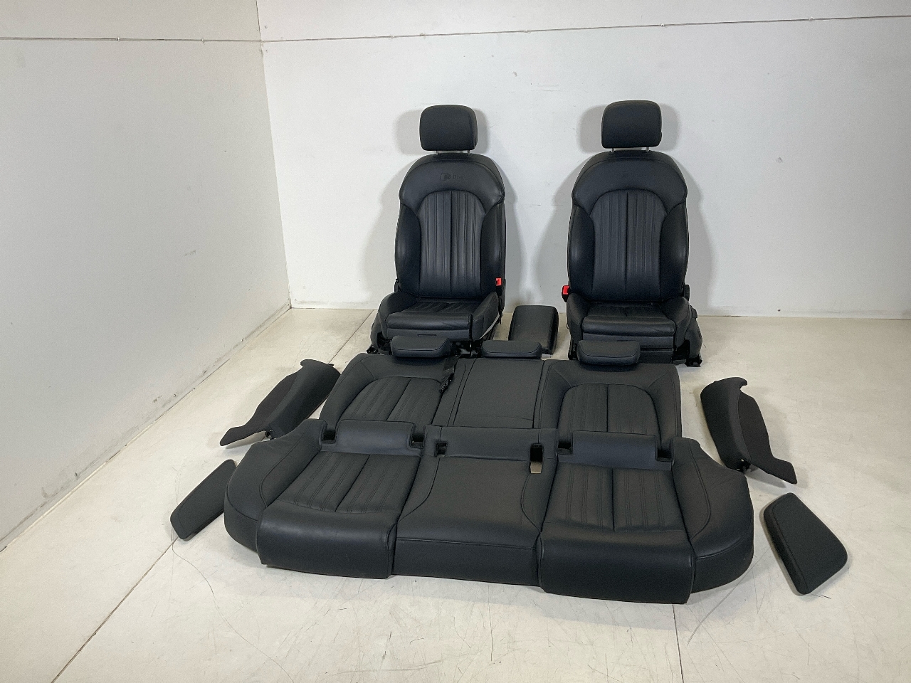 Innenausstattung AUDI A6 Avant (4G, C7) 2.0 TDI quattro  140 kW  190 PS (04.2015-09.2018) Innenausstattung AUDI A6 Avant (4G, C7) 2.0 TDI quattro  140 kW  190 PS (04.2015-09.2018)