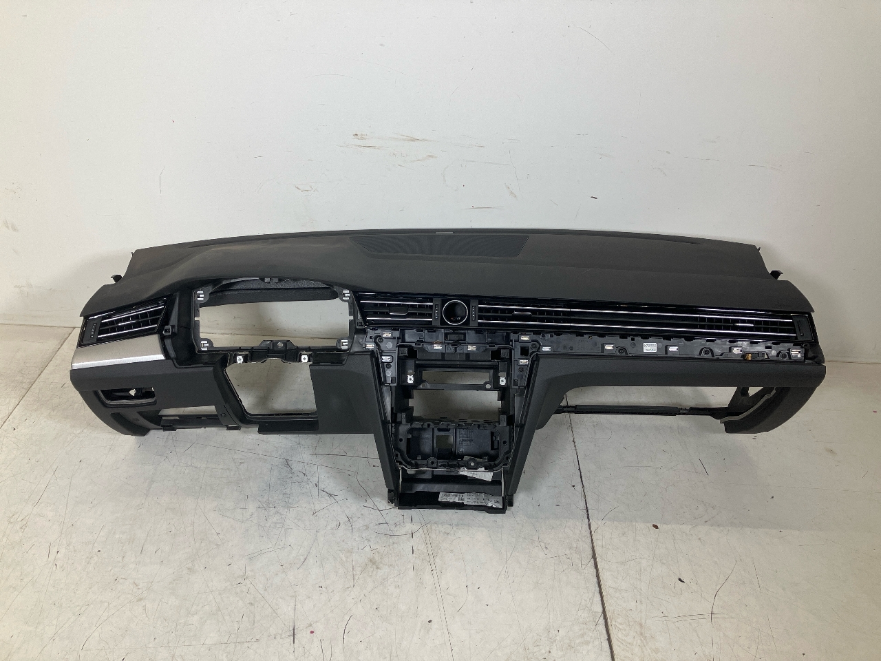 Dashboard VW Passat B8 (3G) 2.0 TDI  140 kW  190 PS (11.2014-> )