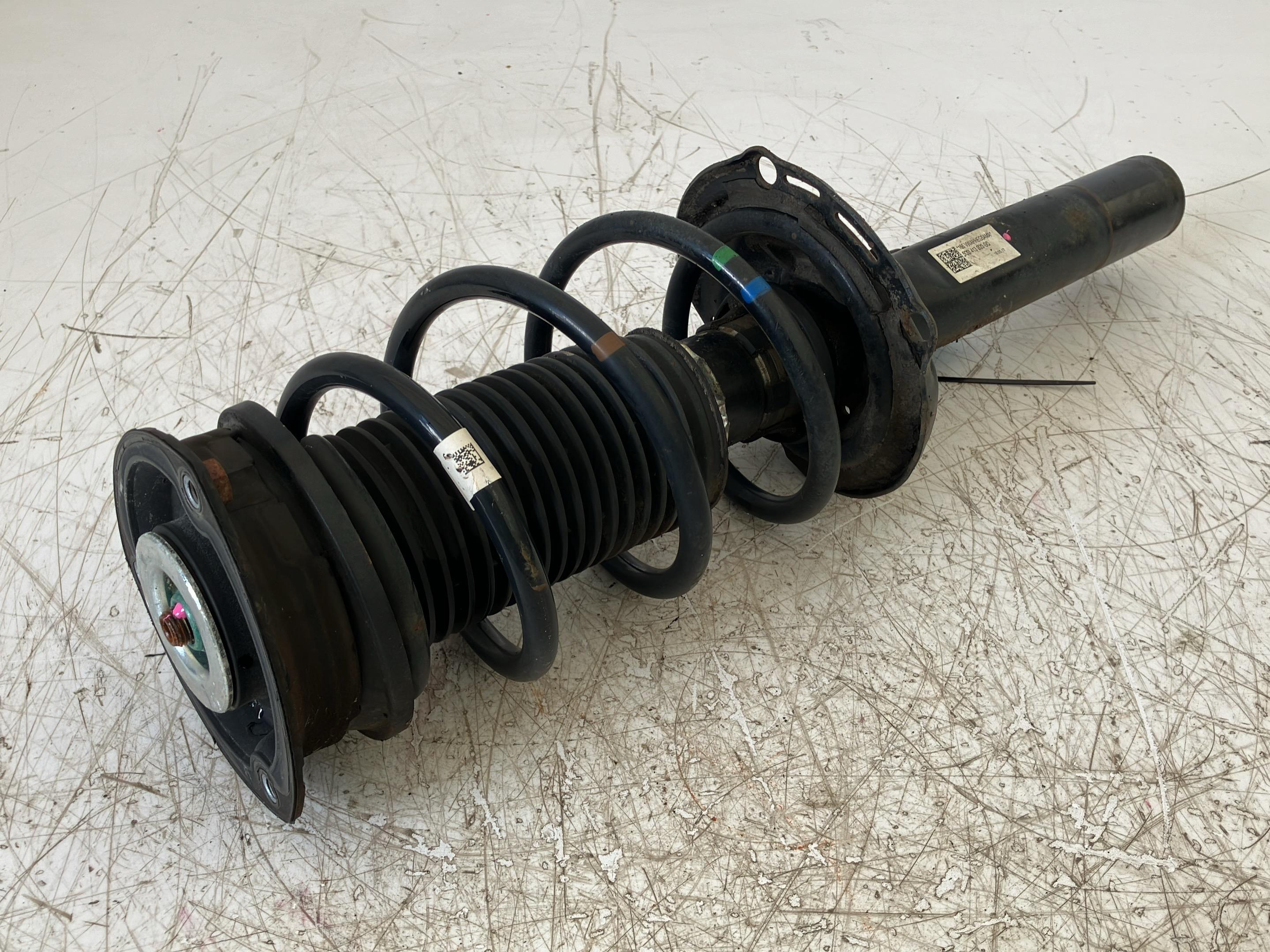 Jambe de suspension avant gauche VW Golf VII Variant (BA, BV) 1.6 TDI  85 kW  115 PS (11.2016-> )