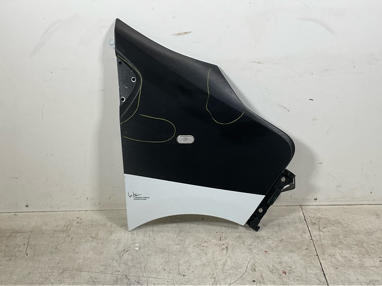 Błotnik prawy przód RENAULT Trafic III Kasten (FG) 2.0 dCi 145  107 kW  145 PS (06.2019-> )