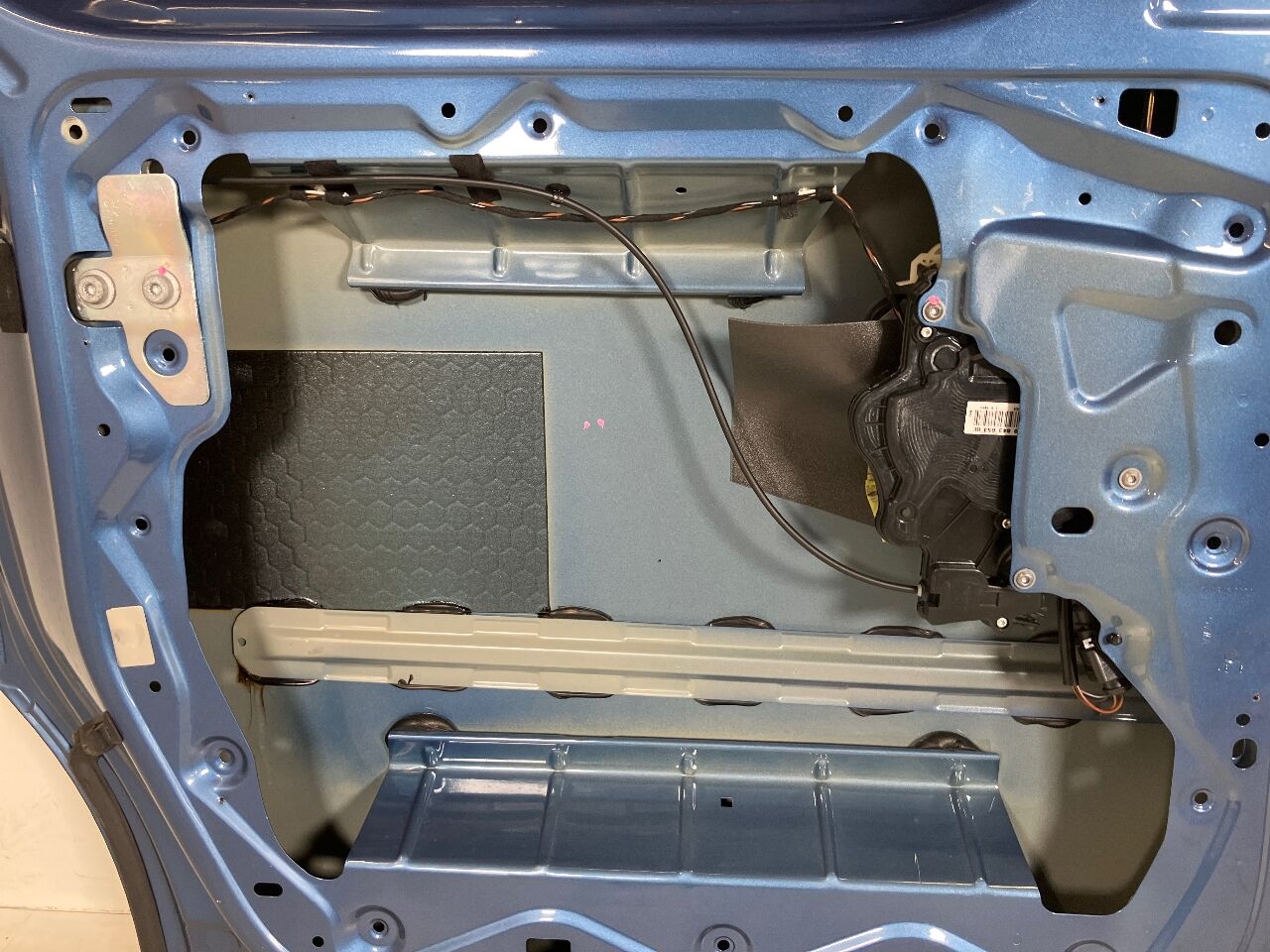 Sliding door left VW Caddy IV Kasten (SA) 2.0 TDI  55 kW  75 PS (05.2015-> )