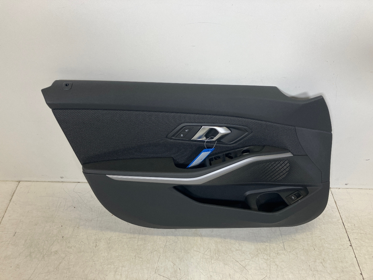 Türverkleidung links vorne BMW 3er Touring (G21, G81) 320d  140 kW  190 PS (07.2019-02.2020) Türverkleidung links vorne BMW 3er Touring (G21, G81) 320d  140 kW  190 PS (07.2019-02.2020)