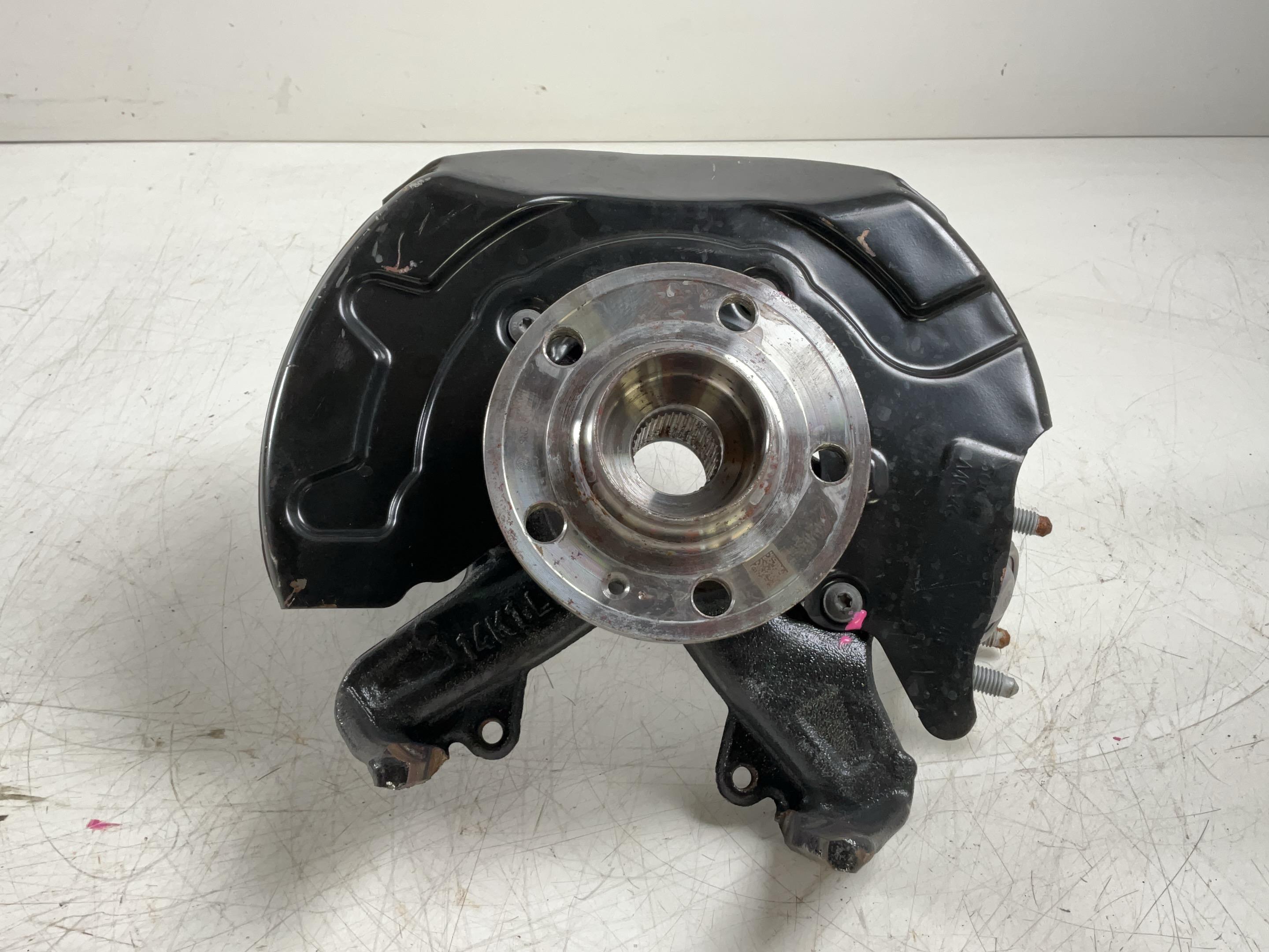 Axle stub VW T-Cross (C11) 1.0 TSI  85 kW  116 PS (12.2018-> )