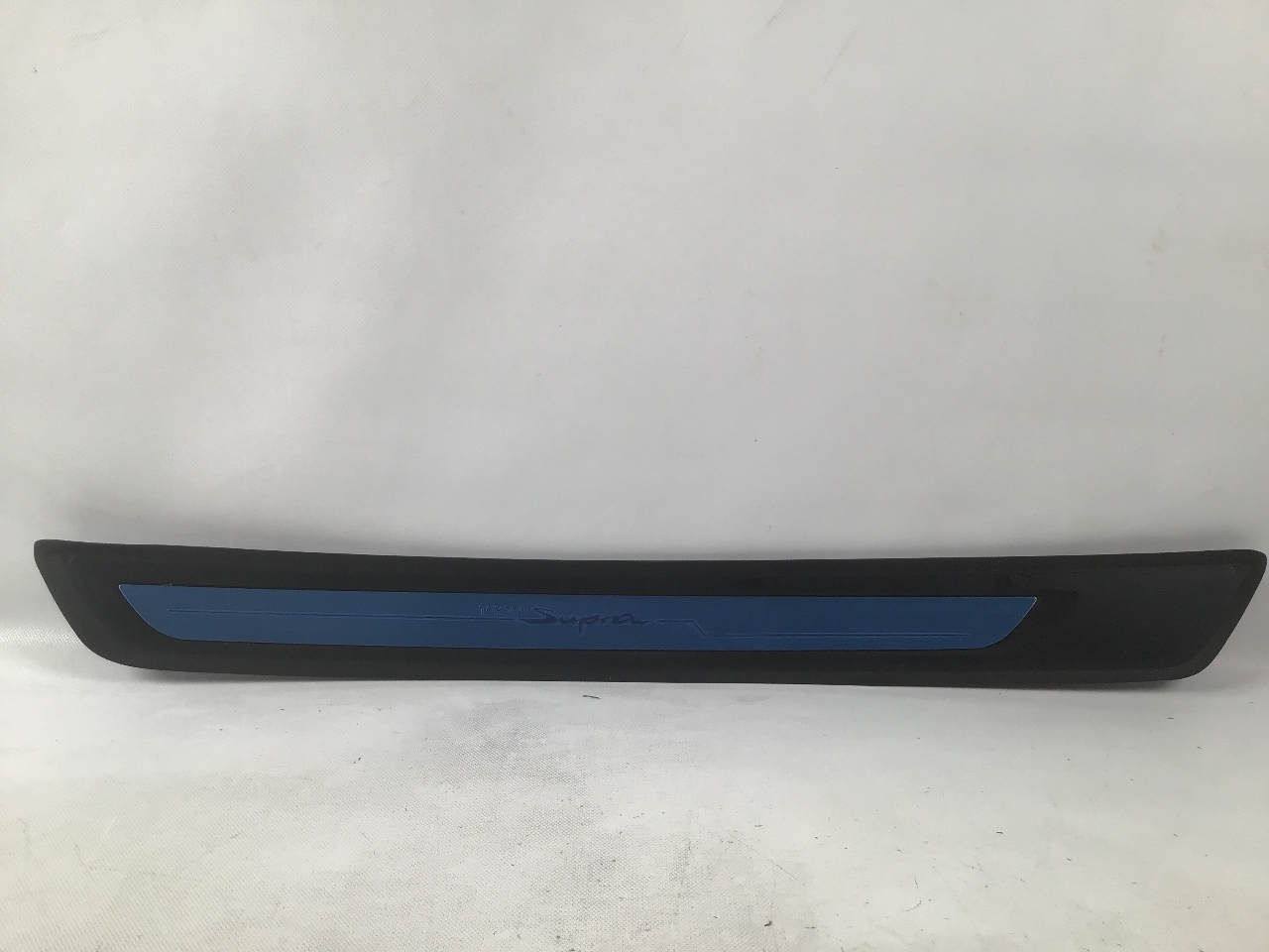 Baguette de seuil droite TOYOTA Supra (DB) 3.0 GR  250 kW  340 PS (03.2019-> ) Baguette de seuil droite TOYOTA Supra (DB) 3.0 GR  250 kW  340 PS (03.2019-> )