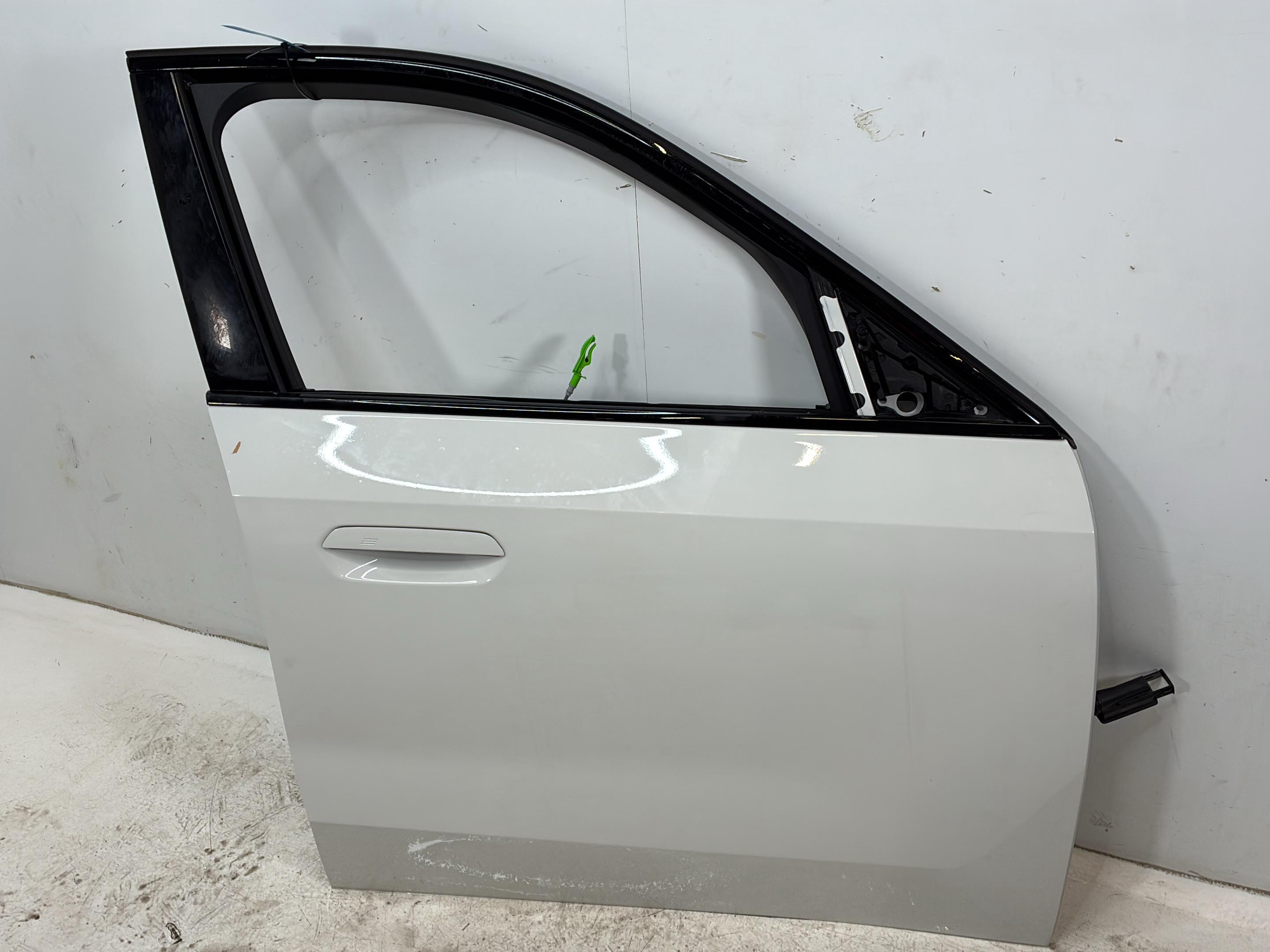 Door right front BMW X1 (U11) xDrive 25e Plug-in-Hybrid  180 kW  245 PS (07.2022-> )