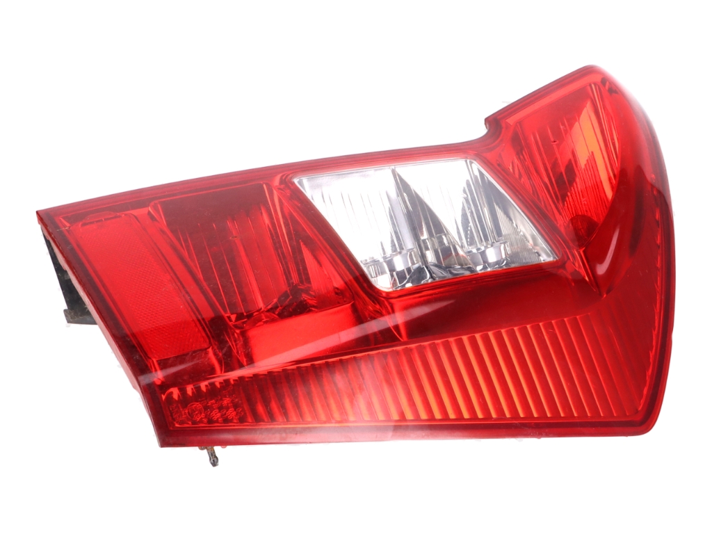 Lampă spate dreapta KIA Carens III (UN) 1.6 CRDi  94 kW  128 PS (10.2010-> )